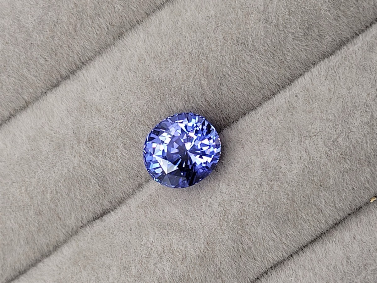 HR15 — 4.40 carat oval-cut blue sapphire from Sri Lanka