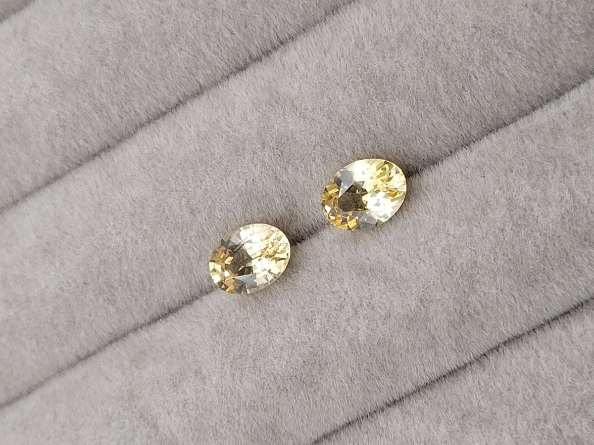 HR24 — 2.70 carat oval-cut yellow sapphire from Sri Lanka